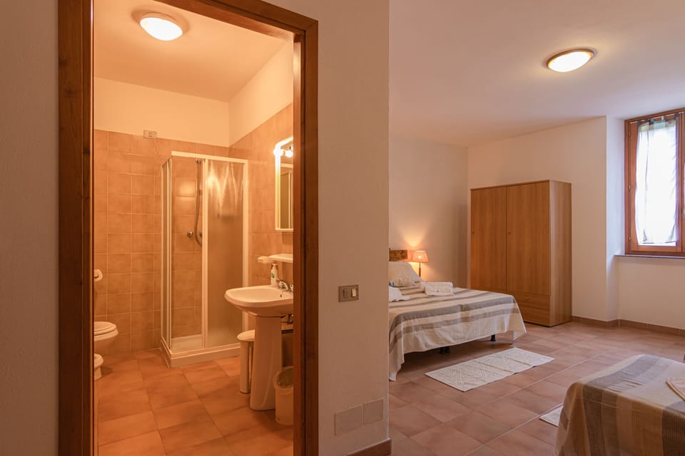 Family Room | Bed sheets, wheelchair access