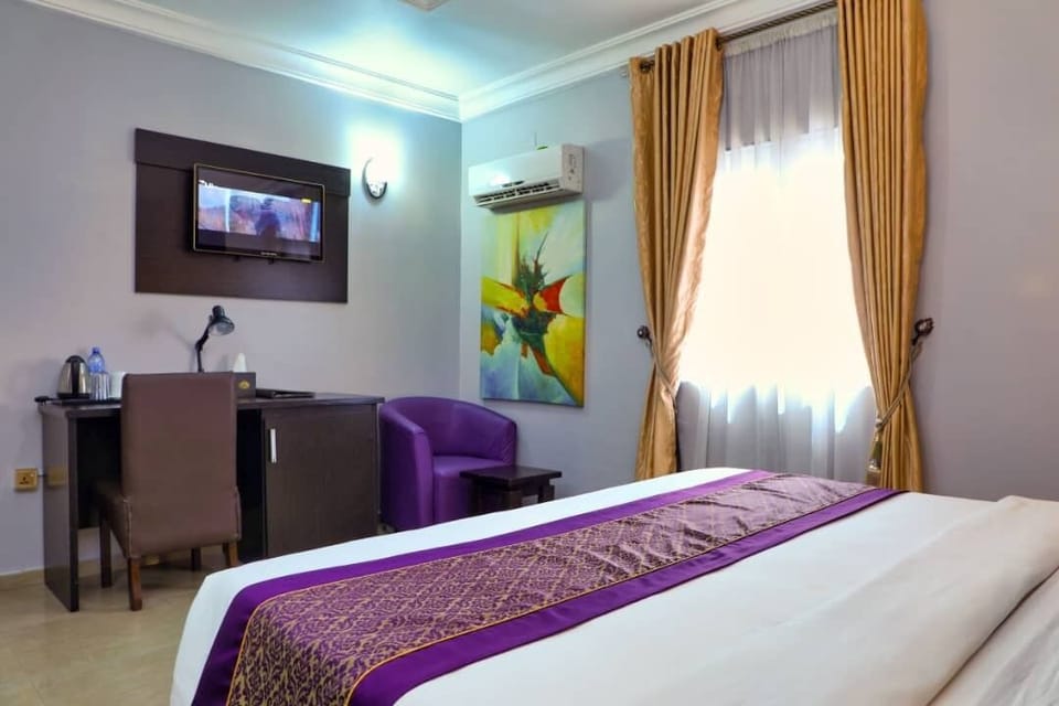 Classic Single Room, 1 Bedroom | Tempur-Pedic beds, in-room safe, desk, blackout drapes