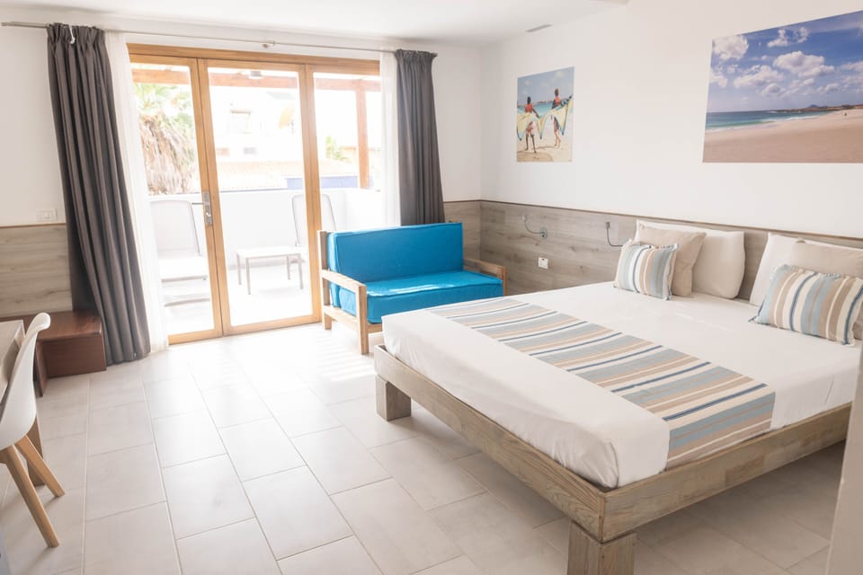 Deluxe Double Room | Minibar, in-room safe, desk, blackout drapes