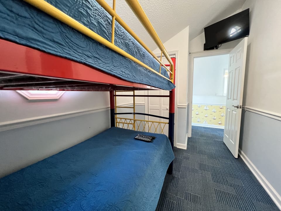 2nd level bunk room.
