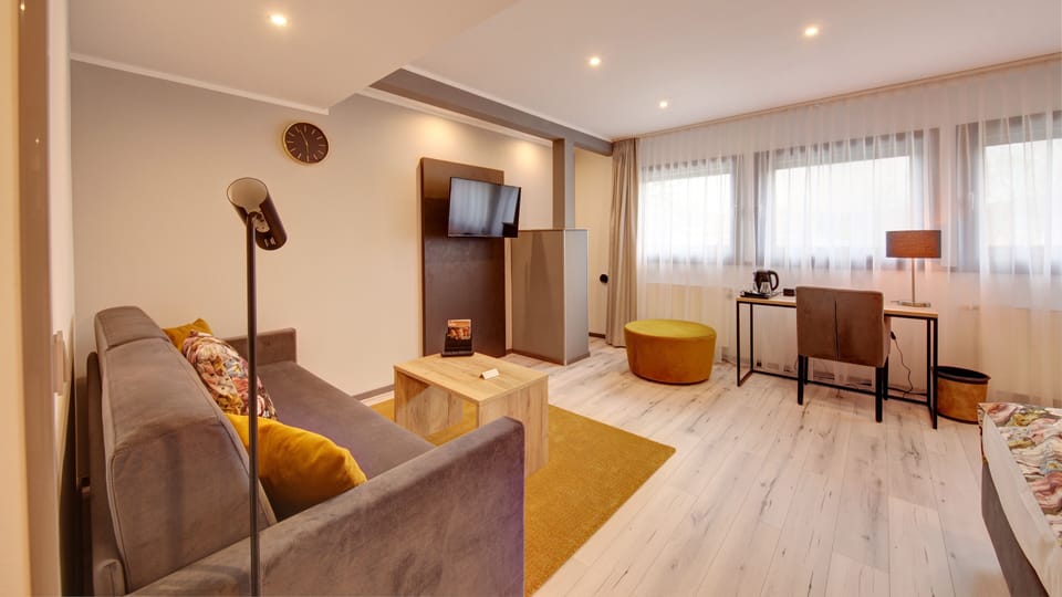 Superior Double Room | Desk, WiFi (free), bed sheets