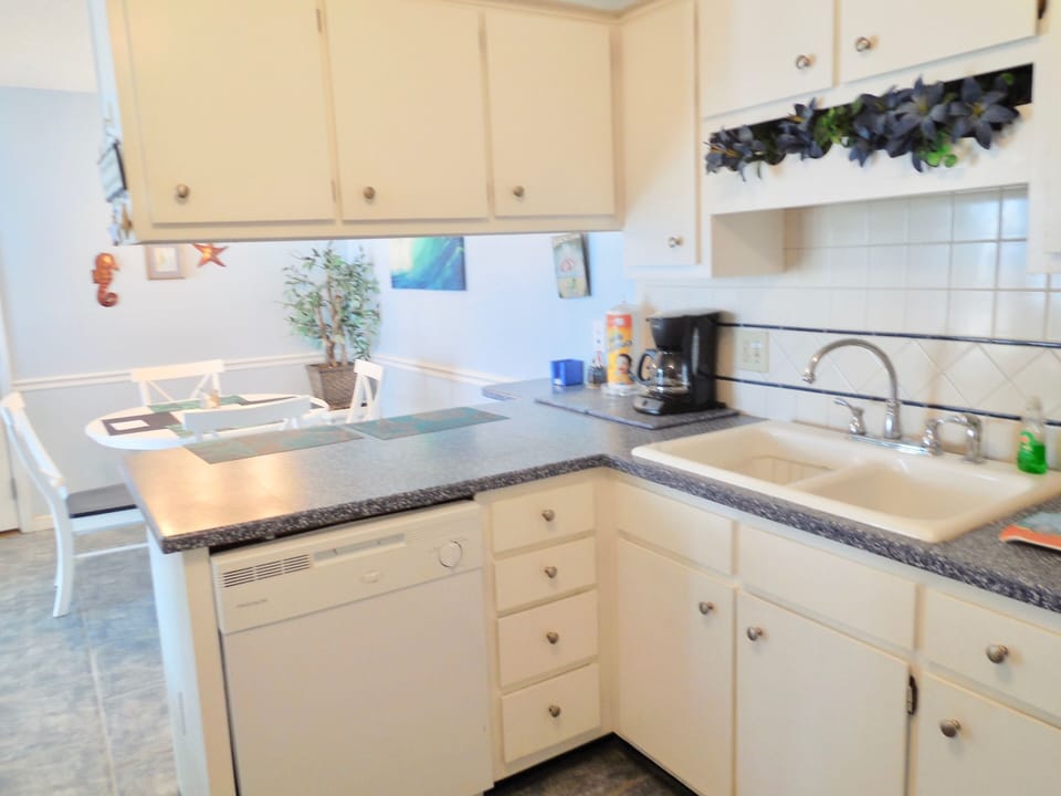 Fully equipped kitchen with all cooking and baking utensils 
