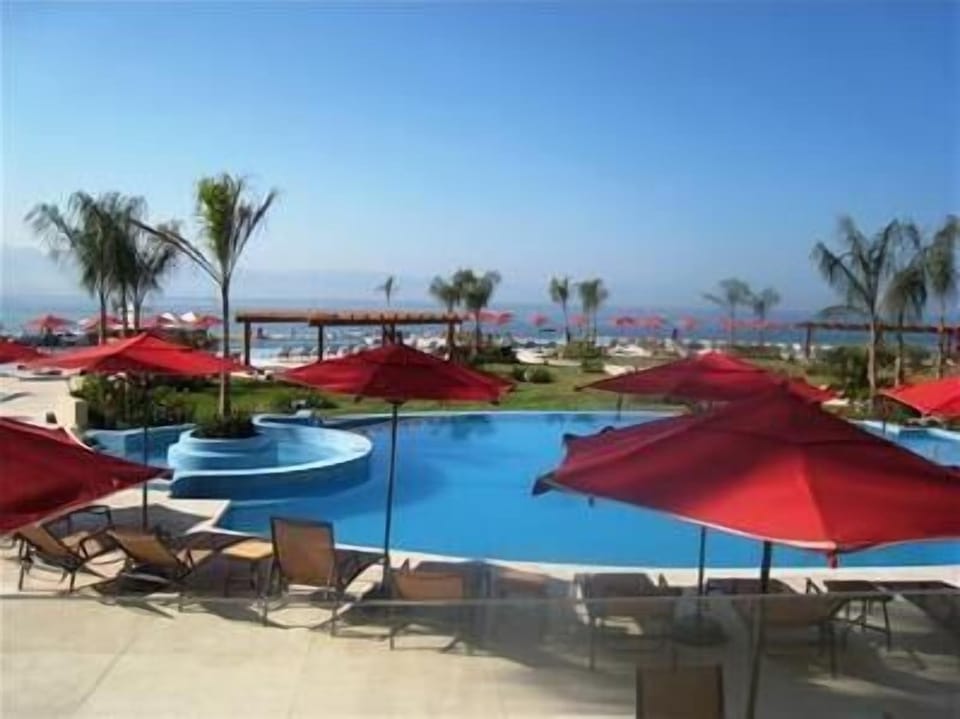 5 Gorgeous infinity pools