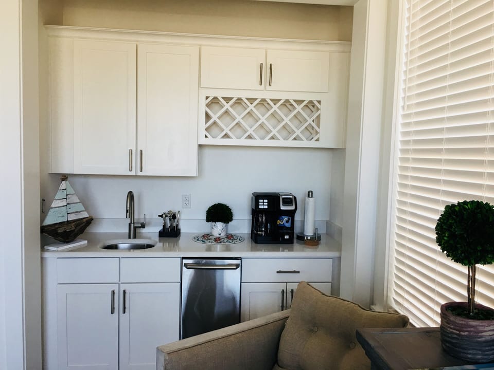 Wet bar with ice maker