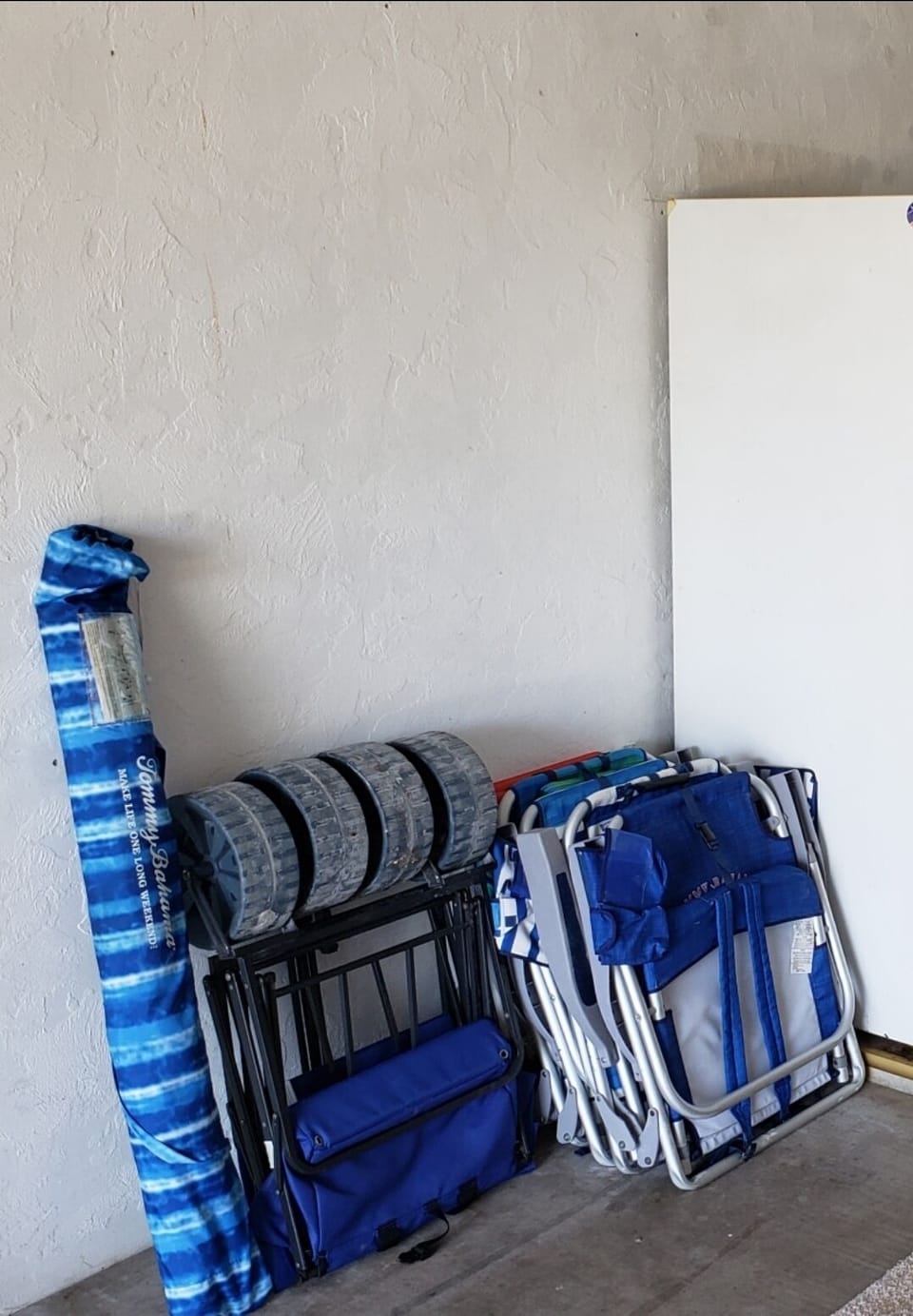Fully equipped with all your beach needs. 
 A cooler and more are also provided.