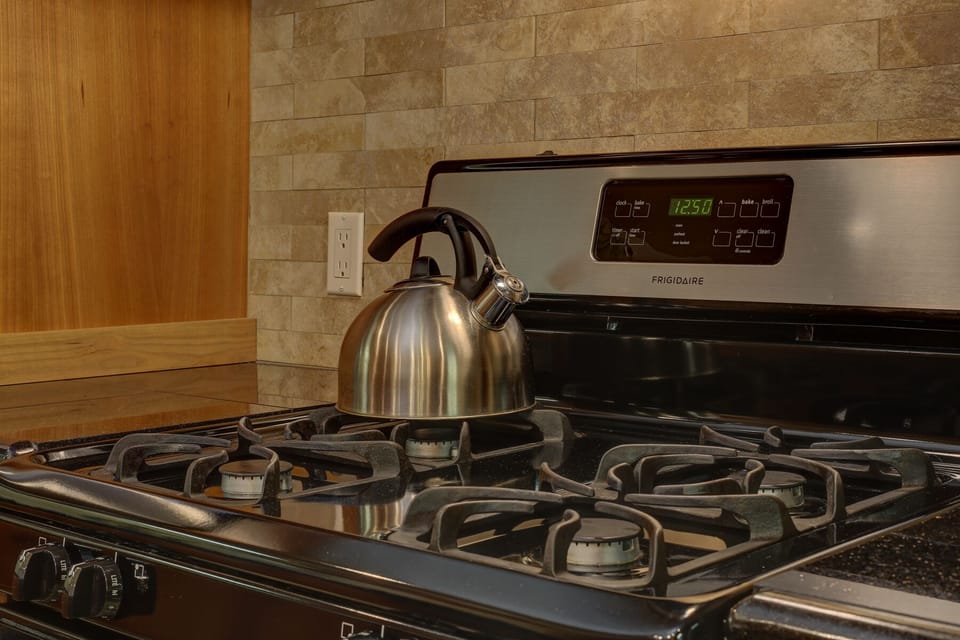 A great gas stove to cook anything you need on.Basics are provided.