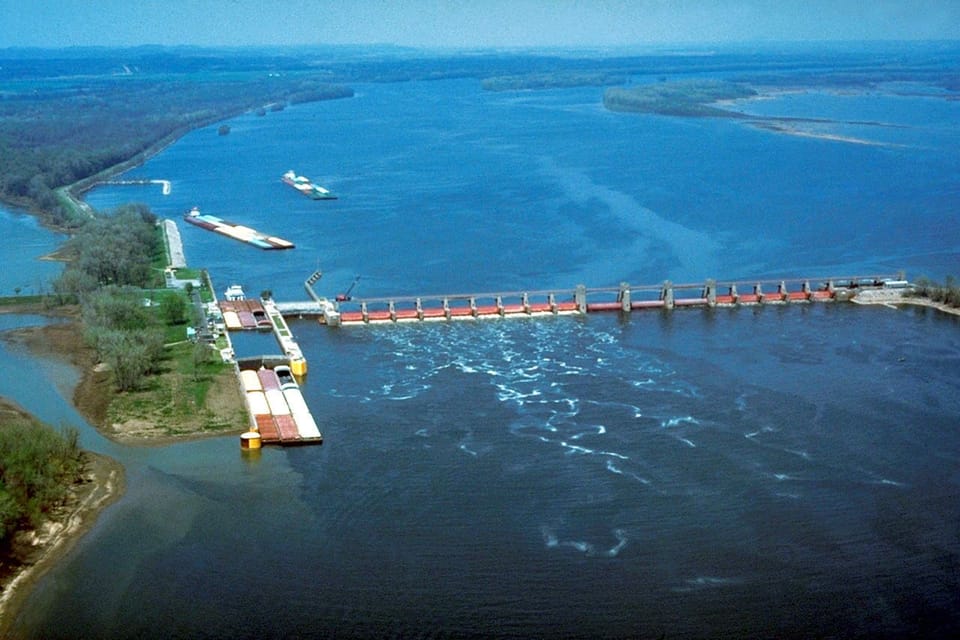 Awesome view of the Mighty Miss. from a thousand feet!