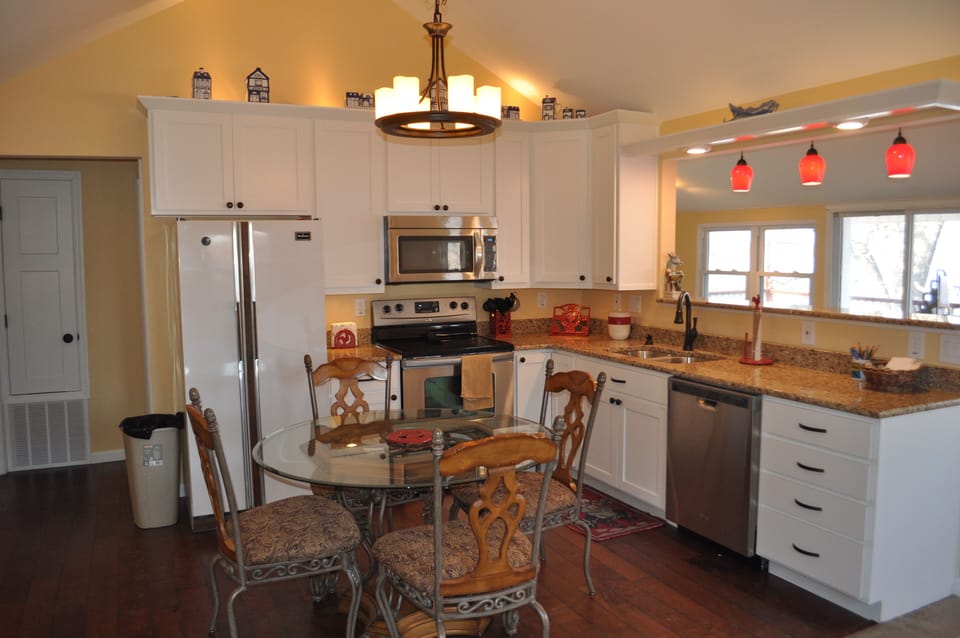 This cabin has a BIG feel...vaulted ceilings, lots of windows & great lighting