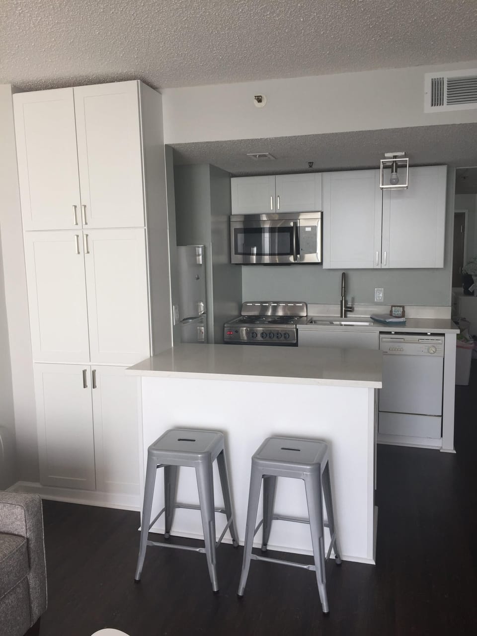 fully renovated kitchen - quartz counter tops, shaker cabinets!