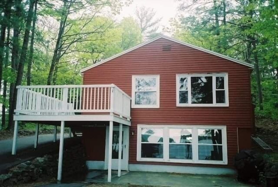 Exterior view of the cottage on Sokokis Lake.