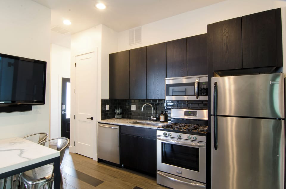 Full 2nd kitchen in the apartment.