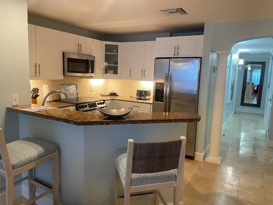 Snack bar, stainless steel appliances and all the comforts of home