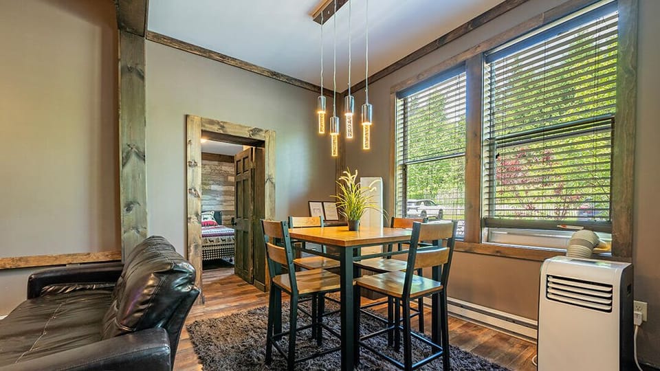 2-Bedroom apartment (D1), walk to Main Street (492)