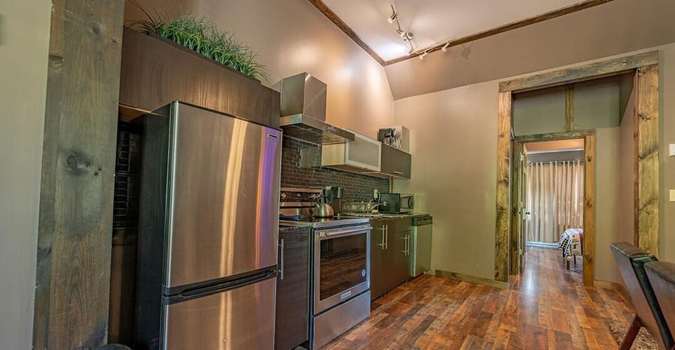 2-Bedroom apartment (D1), walk to Main Street (491)