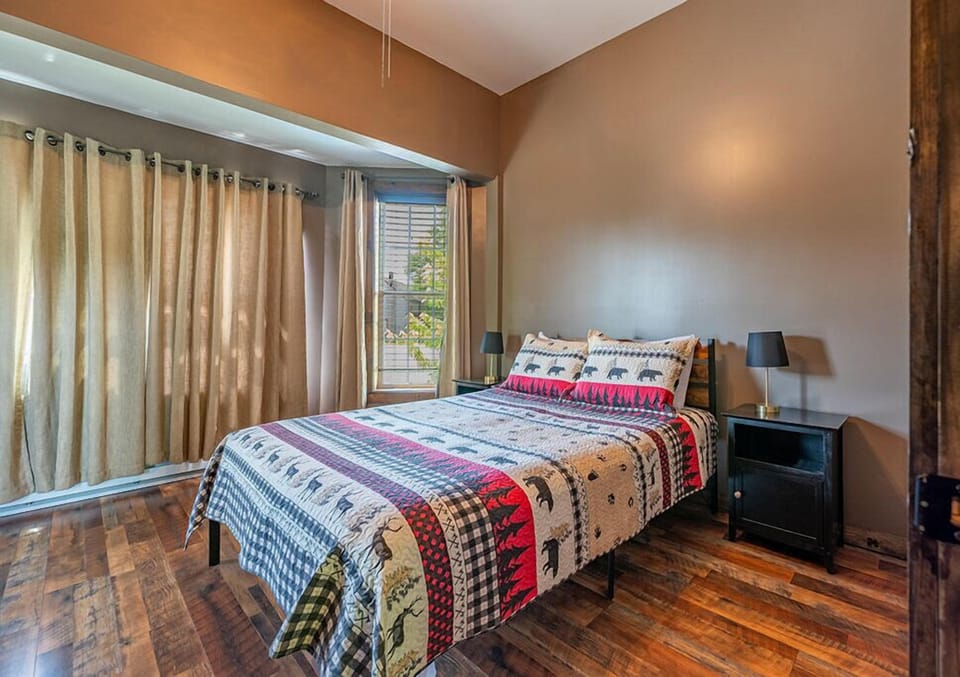 2-Bedroom apartment (D1), walk to Main Street (490)