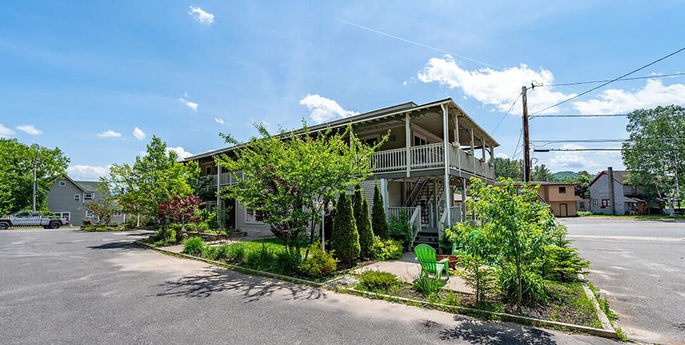 2-Bedroom apartment (D1), walk to Main Street (483)