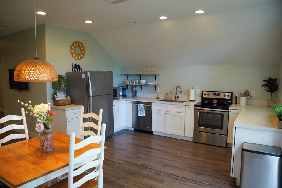 Full kitchen 