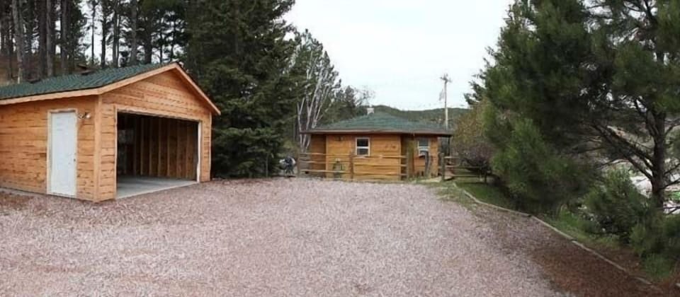 As you can see, the cabin has nice privacy and a woodsy feel.  