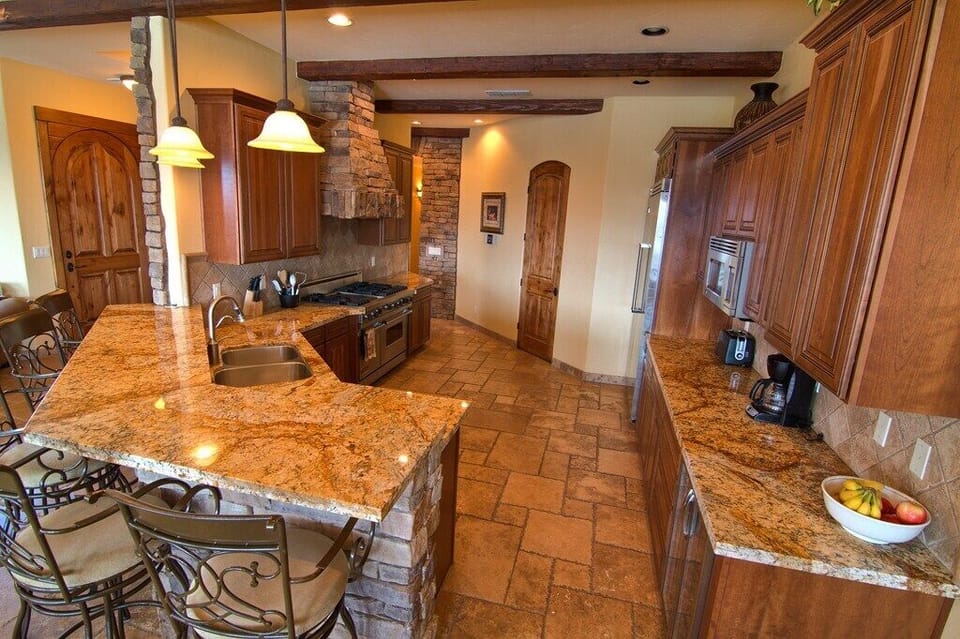 Kitchen with 4 Bar Stools