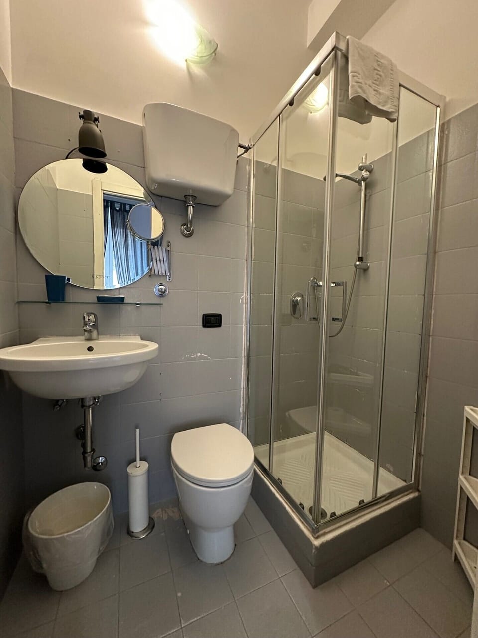 Economy Room, 1 Double Bed, Non Smoking, Ensuite (Room 2) | Bathroom | Shower, free toiletries, hair dryer, towels