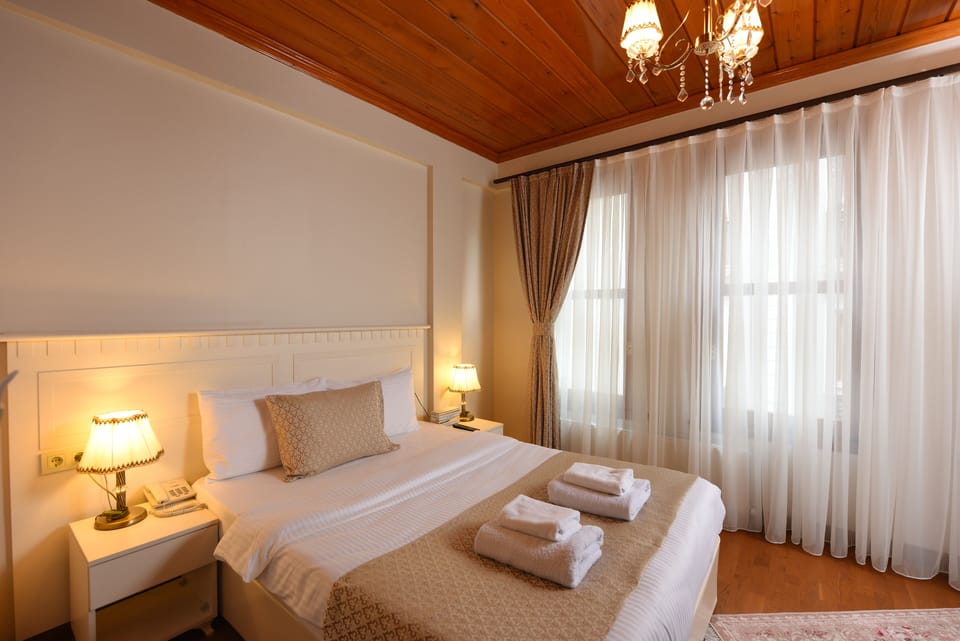 Premium bedding, minibar, in-room safe, desk