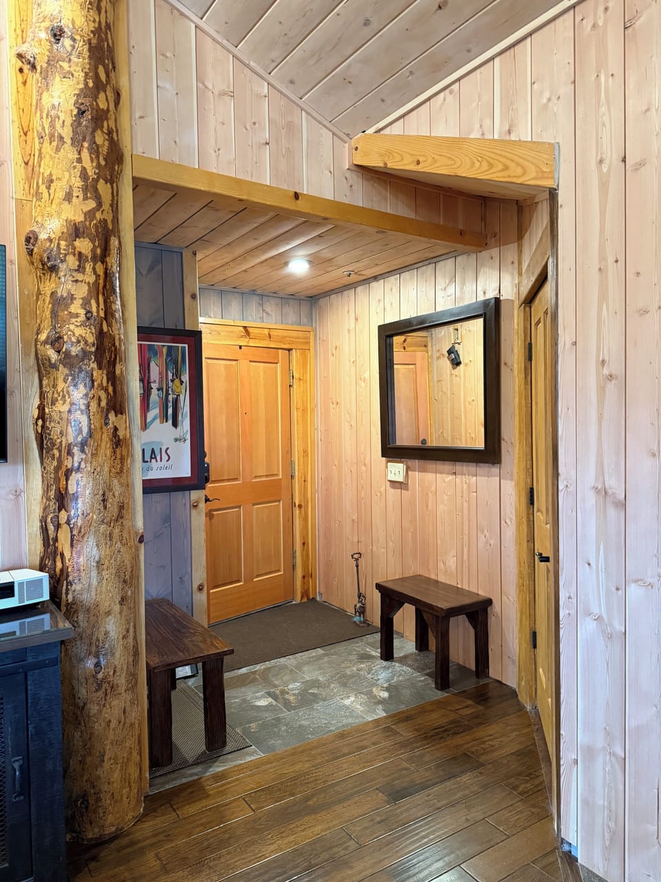 Front entrance, end unit with no foot traffic along walkway
