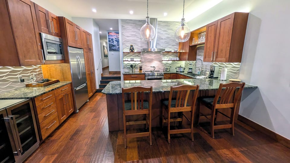 Beaver Creek West Condo #7 kitchen with breakfast bar