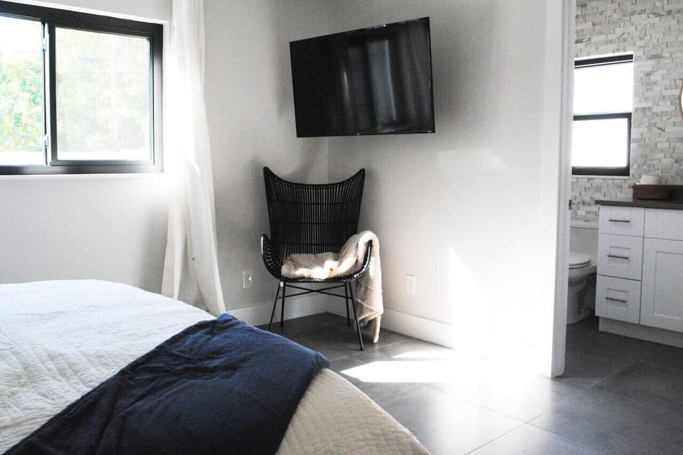 Private Master Suite with King Size Bed, En Suite Bath, Walk-In Closet, TV