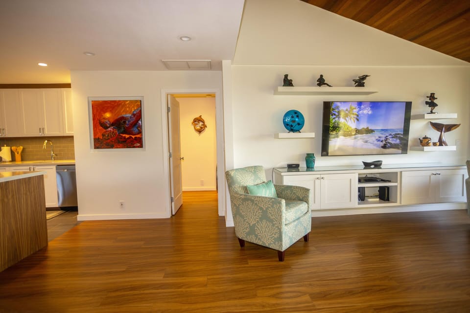 Hawaiian decor throughout will have you relaxed and at peace during your stay