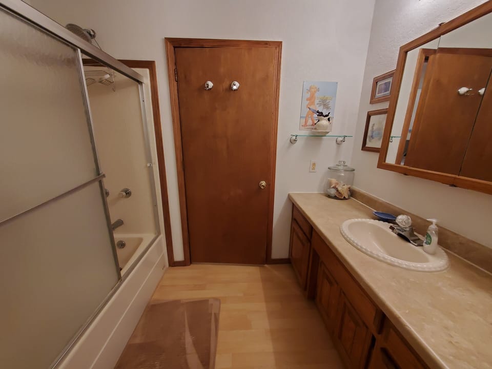 Master Bathroom has a Tub/Shower Combo.