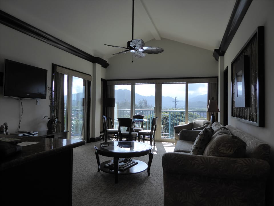 One of a few PENTHOUSE with "HIGH" Ceilings & Views of Mountain Ranges Inside RM