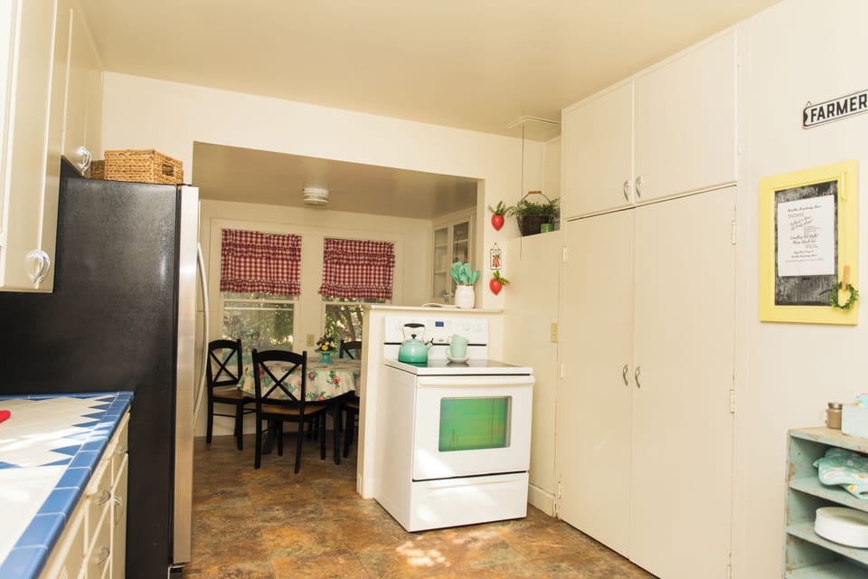 Kitchen with new range and new flooring not photographed yet. 