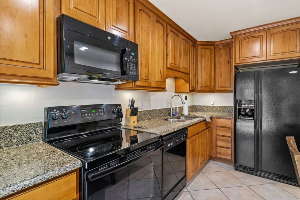 fully equipped kitchen