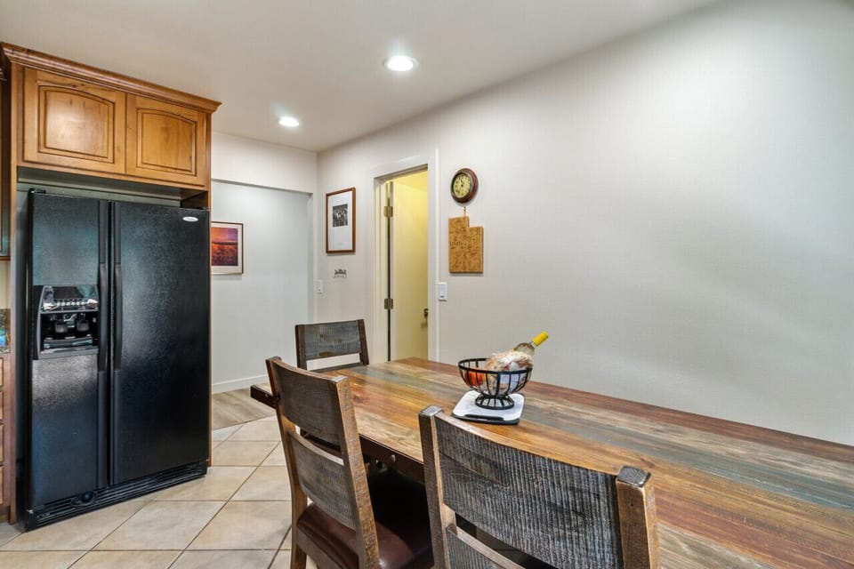 kitchen, dining table