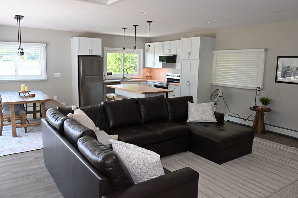 A fine place to gather.
Spacious & open. Outside deck is just left of the table.