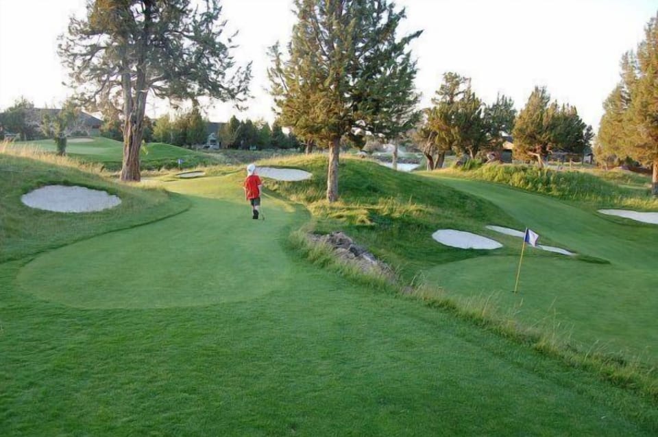 Putting course

