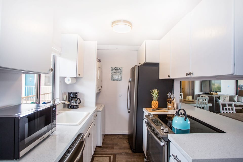 New high end appliances and silestone counters