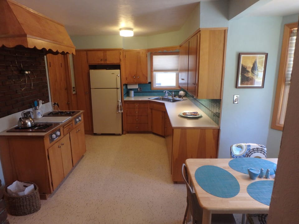 Original kitchen with built in gas stove top, natural light, fully equipped!