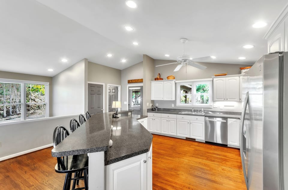 Large kitchen and loads of counter space for big groups. 