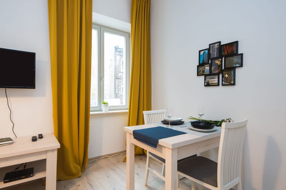 Apartment, Non Smoking | In-room dining