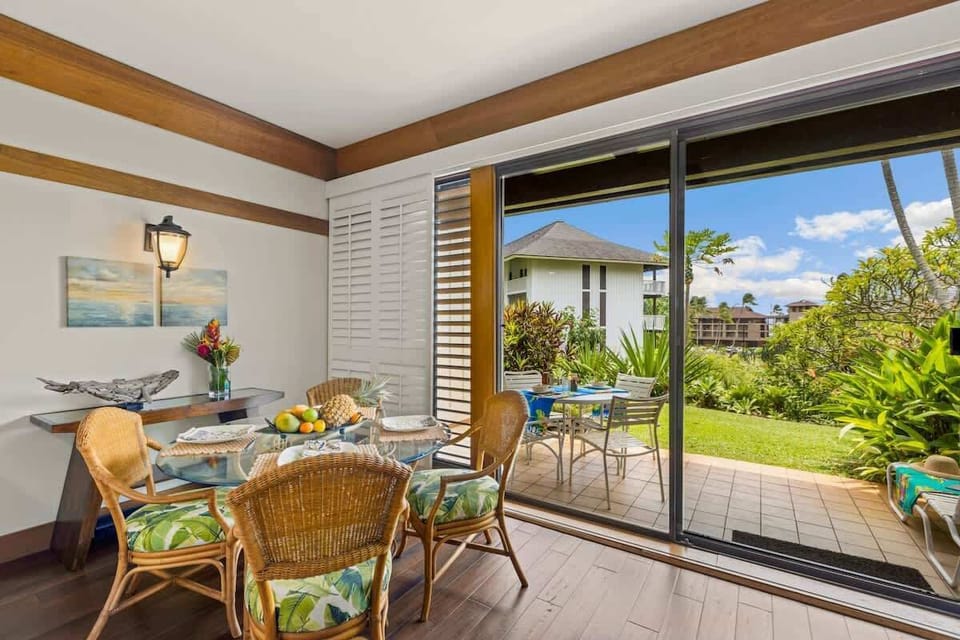 Dining & Lanai