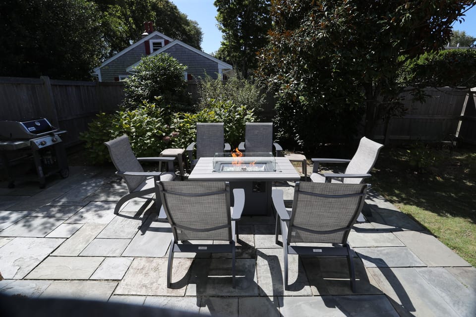 Fire Pit with Adirondack Chairs
(propane) 