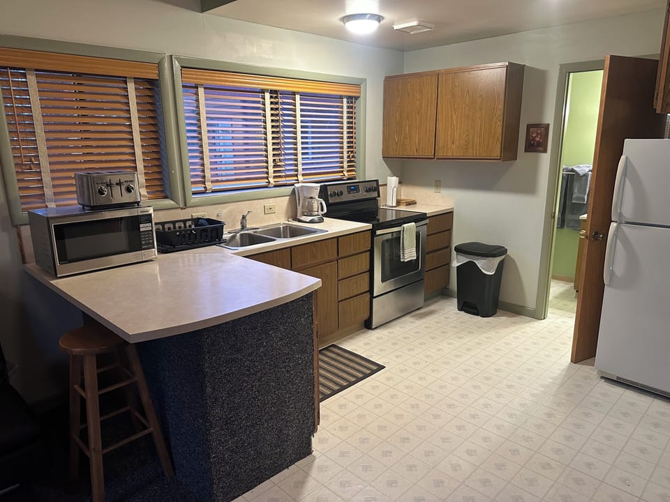Kitchen area--adjacent to living room.