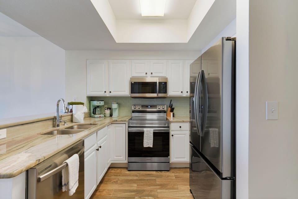 Kitchen with Breakfast Bar