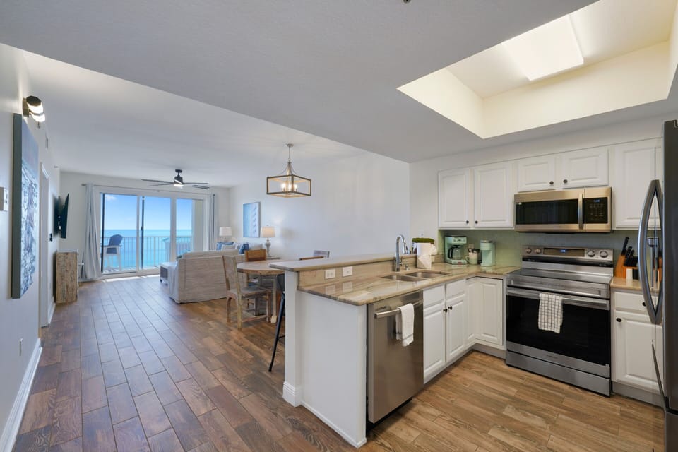 Kitchen with Breakfast Bar