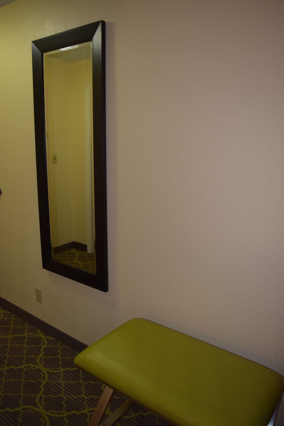 Desk, soundproofing, iron/ironing board, free WiFi