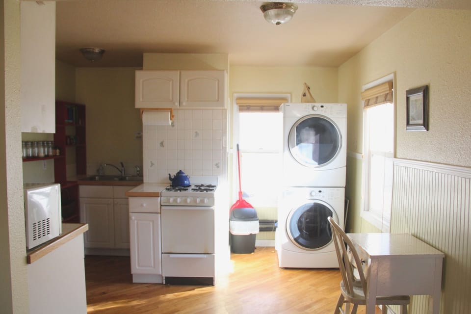 Darling kitchen with gas stove, washer/dryer, desk