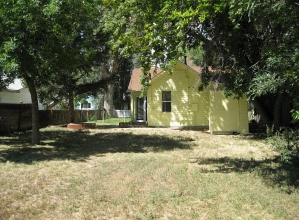 Safe and quiet fenced back yard
