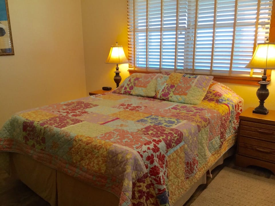 Queen bedroom