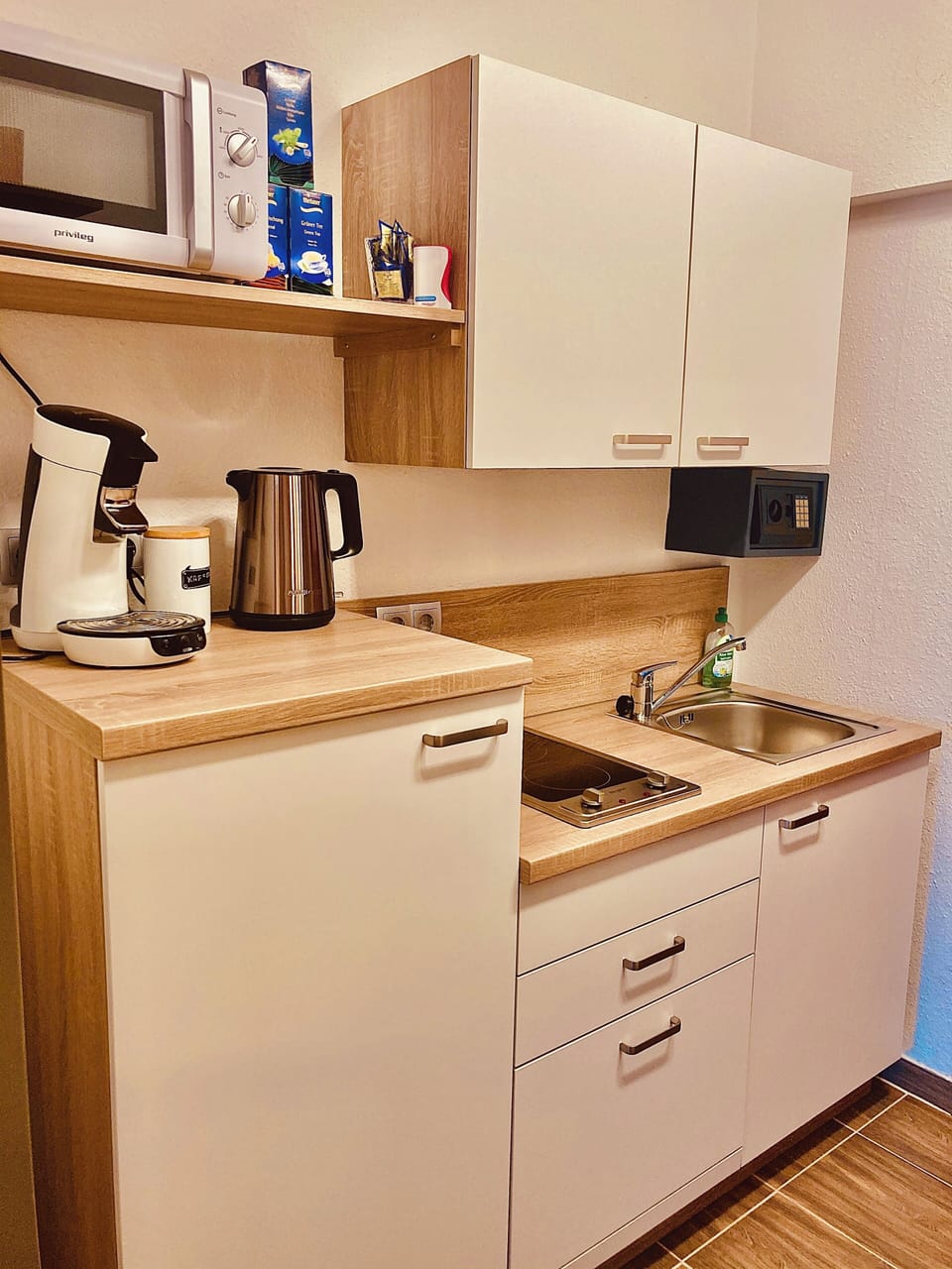 Deluxe Studio Suite, Balcony, Mountain View (Hallstatt Dachstein Inn) | Private kitchen | Fridge, microwave, stovetop, dishwasher